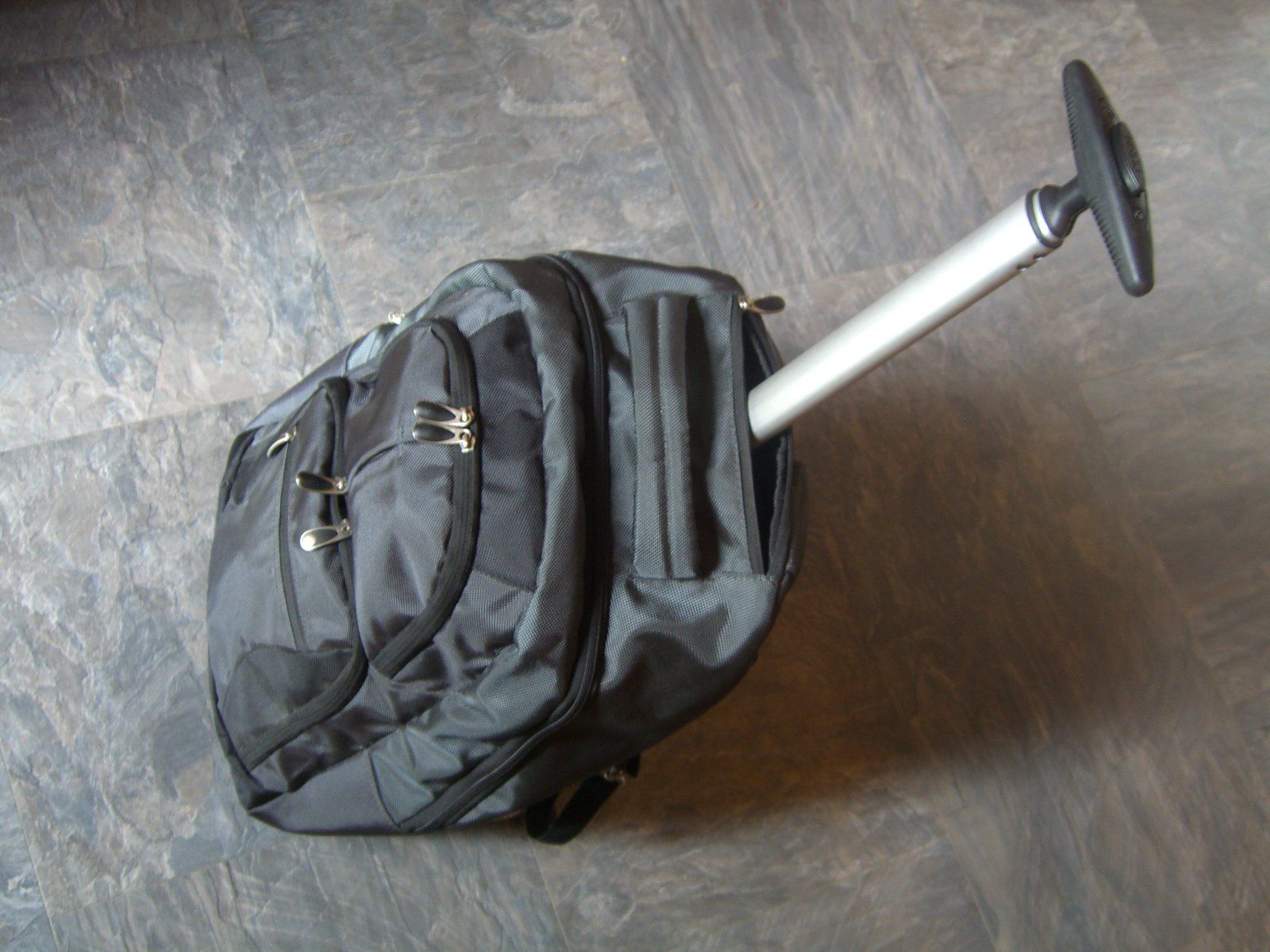 Rucksäcke: Rollrucksack, Laptop-Rucksack mit Rollen, Reiserucksack – Gebraucht aus Winterthur von Gaia