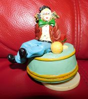 Aeltere Spieldose von Gilde (silbriger Kleber)