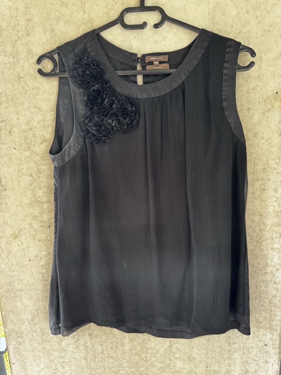 Tops: Schwarze Bluse Gr 38 aus Seide 100% – Gebraucht aus Zürich von Manubene