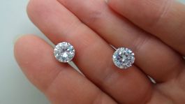 4 mm Earring With Crystal For Women Very Nice Gift