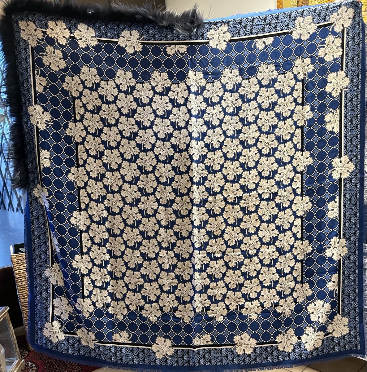 Fendi Foulard & Sciarpe: FENDI grand châle – Usato da Genève venduto da donpepe10