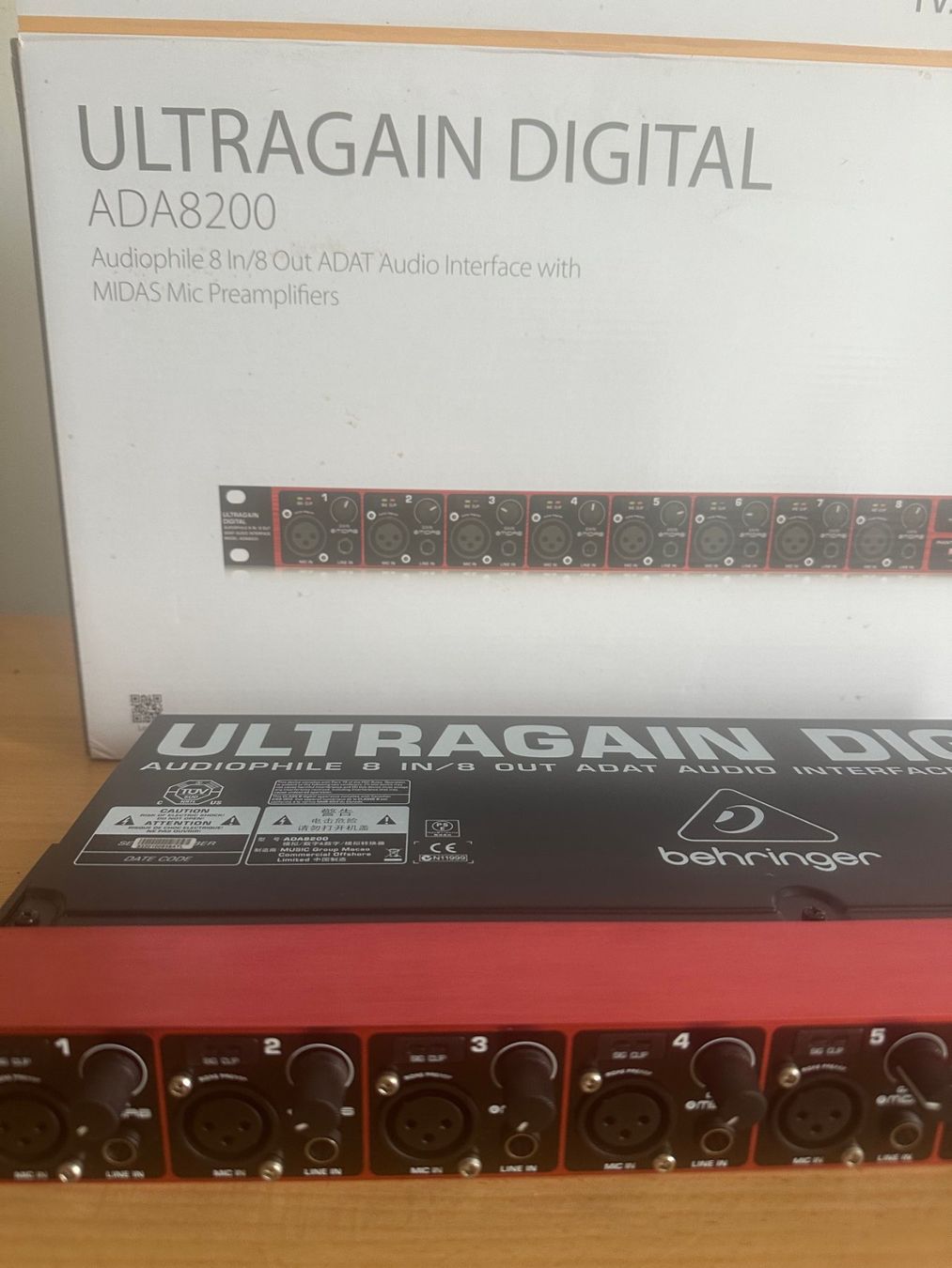 Behringer Convertitori: Behringer ADA8200 Midas Preamp Interface – Usato da Bischofszell venduto da Limetree 2