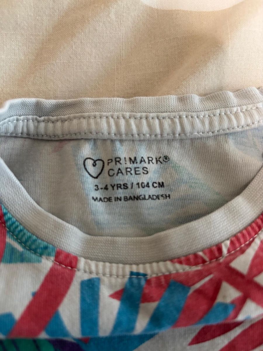 Primark Camicie, T-shirt & Polo: T-Shirt, Grösse 104 Tropicalmuster – Usato da Basel venduto da jahrabarr 1