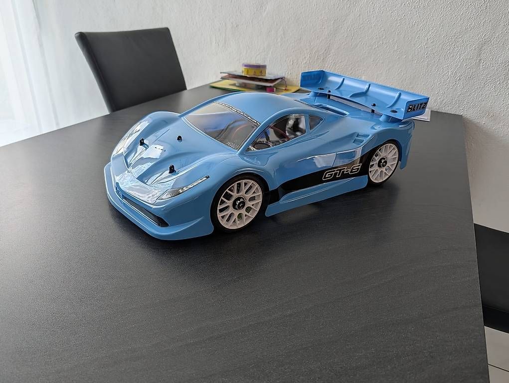 RC Kits de montage: MCD OCTOX 1:8 GT-E Ultimate – D'occasion à Hauptwil par she_ch7h