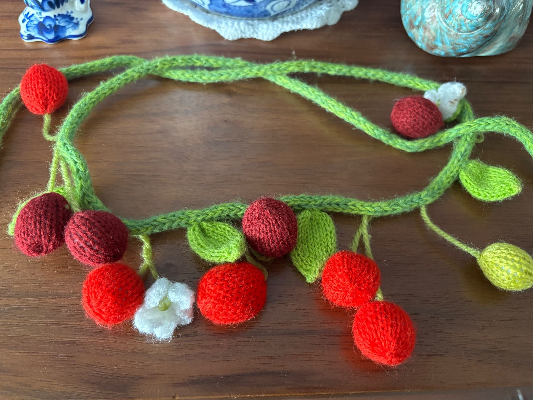 Catenine: Handgestricktes Halsschmuckstück "Kirschen" – Nuovo (secondo la descrizione) da Zürich venduto da STYLEHAUS 1