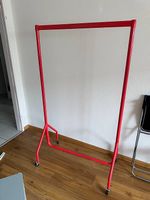 Garderobenständer auf Rollen