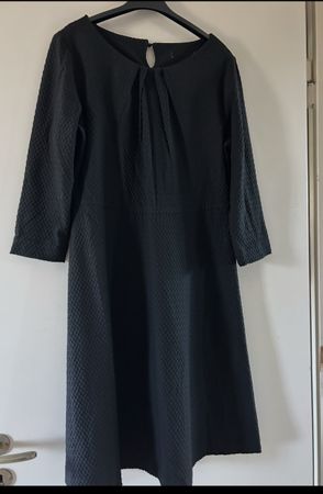 Damen Kleid schwarz mit Strukturmuster in sehr gutem Zustand