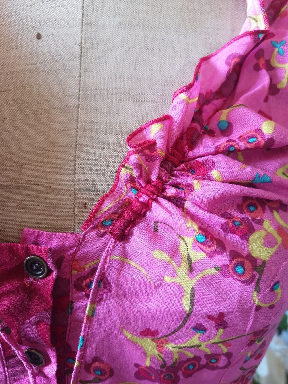 Top: Haut fleuri et léger, 100% coton, taille M – Usato da Fresens venduto da nat_n8xd 5