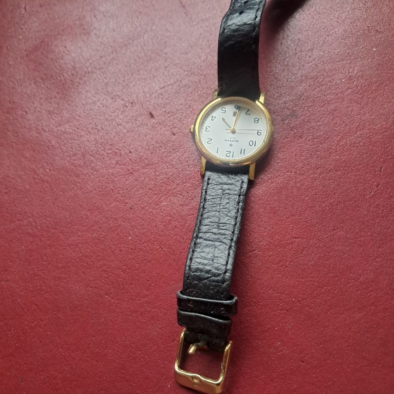 Montres: Armbanduhr Alpha Basic goldfarben Lederband gebraucht – D'occasion à Dietikon par una_y6wy 2
