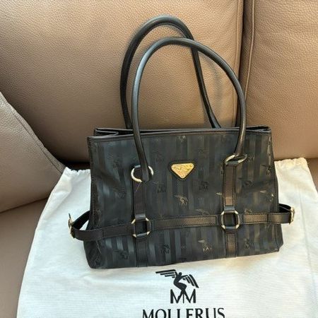 Sportlich-elegante Handtasche von Maison Mollerus, schwarz