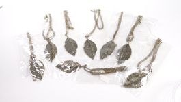 Restposten: 8 Halsketten mit grossem Blatt-Anhänger
