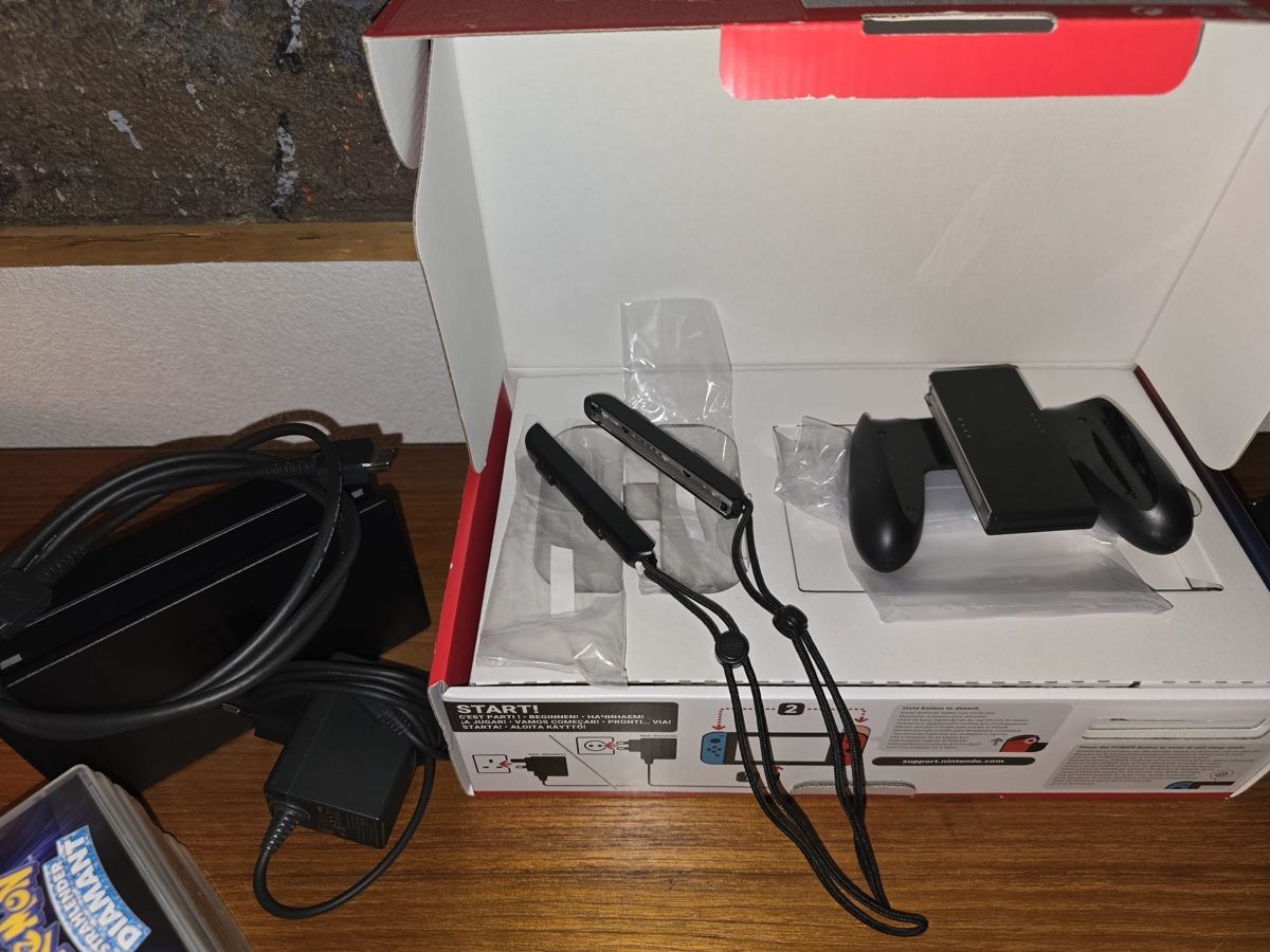 Nintendo Console: Console Nintendo Switch avec jeux et accessoires inclus – Usato da Aegerten venduto da ele_l9js 5
