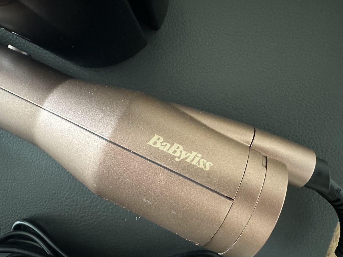 BaByliss Föhn: Babyliss Warmluftbürste – Neu (gemäss Beschreibung) aus Buttikon SZ von TamaraS01 1