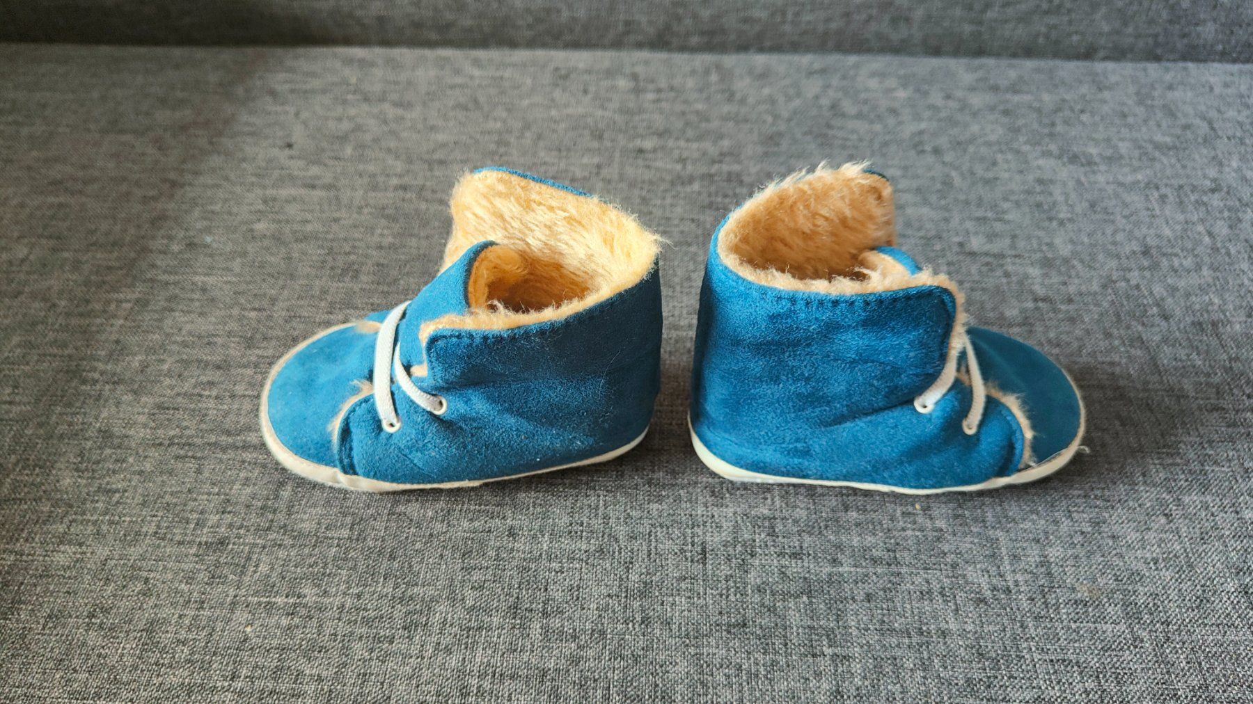 Scarpe da uomo: Gr. 20 Weiche Stoffschuhe mit Fell – Usato da Sursee venduto da lou19 1