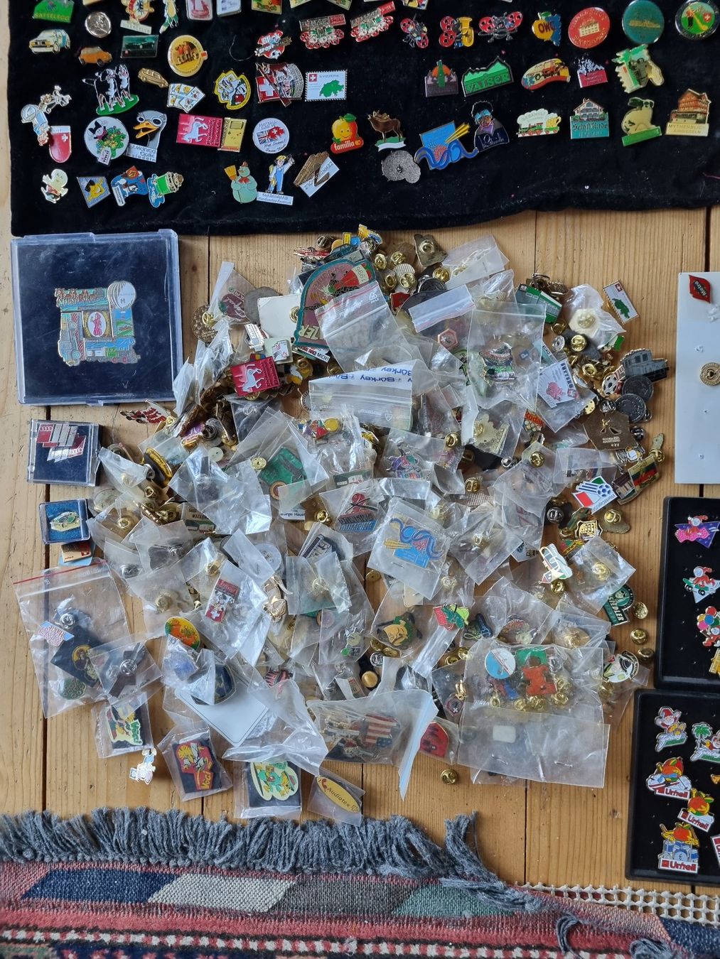 Placchette & Badge: Grosse Sammlung Pins 9 KILO Viele Seltene! – Nuovo (secondo la descrizione) da Trachslau venduto da post35 3