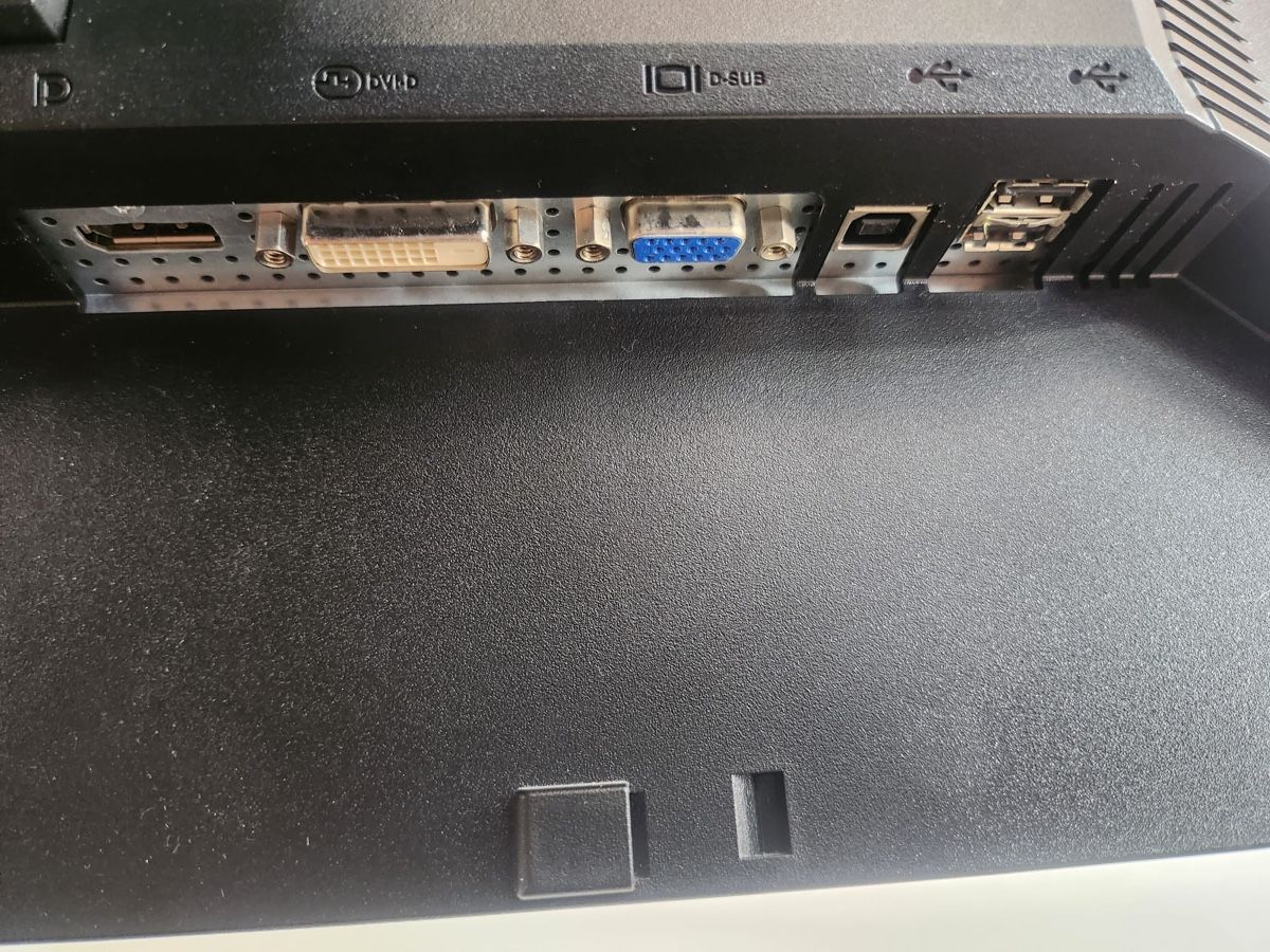 Monitor: Dell Computerbildschirm 51x33cm – Usato da Oberurnen venduto da jasmin2fel 2