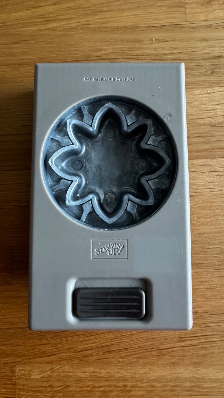 Stampin' up! Schablonen: Stampin Up / Handstanze "Blütenmedallion" / A – Gebraucht aus Neukirch (Egnach) von muolen 1