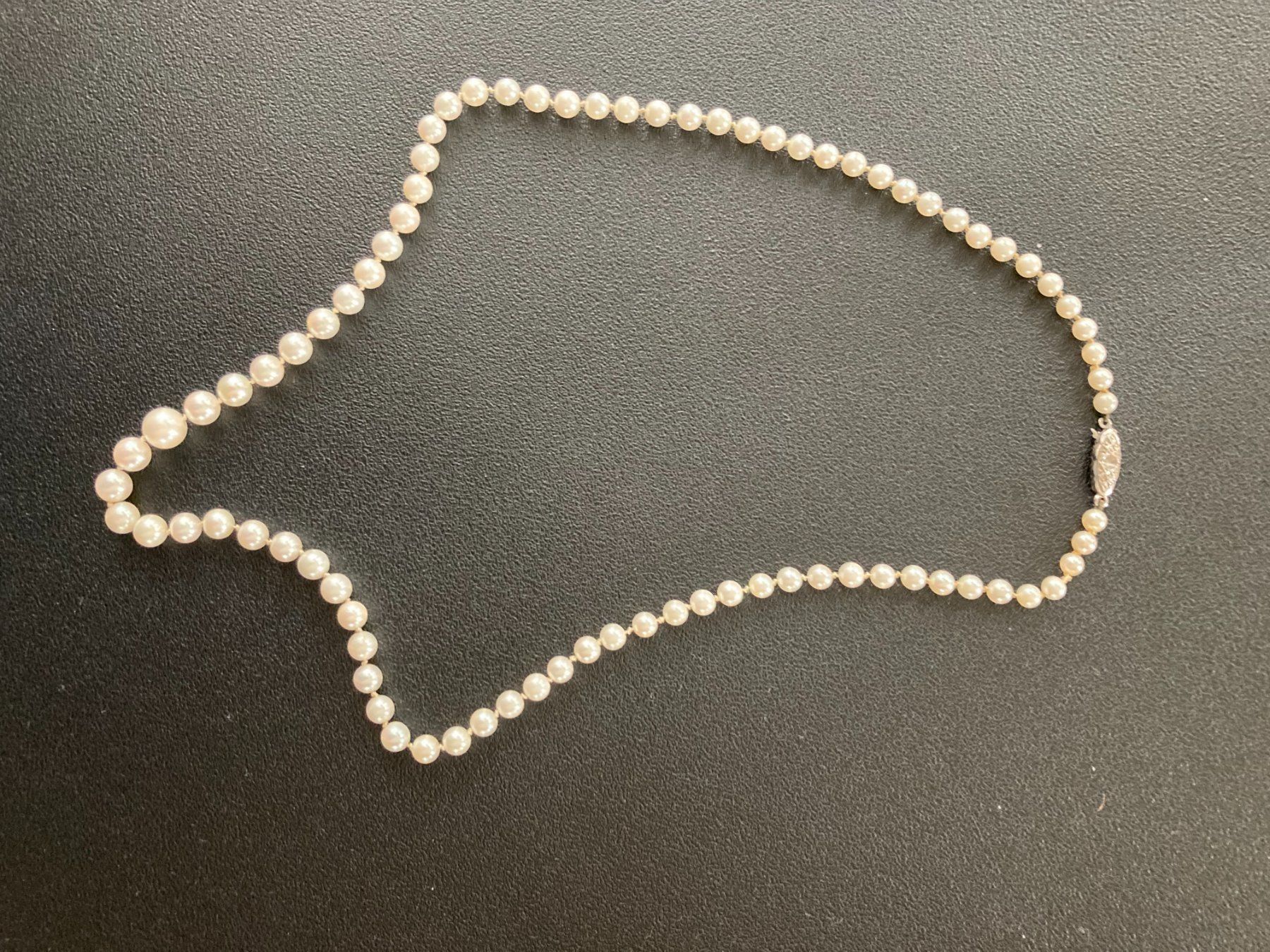 Catenine: Perlenkette  Süsswasserperlen Verschluss Silber 800 – Usato da Subingen venduto da ArtBead