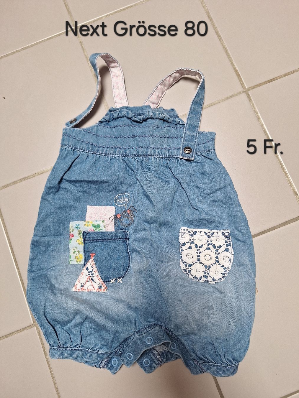 Next Tute: Süsse Latzhose Next 80 – Usato da Sissach venduto da Nothing123