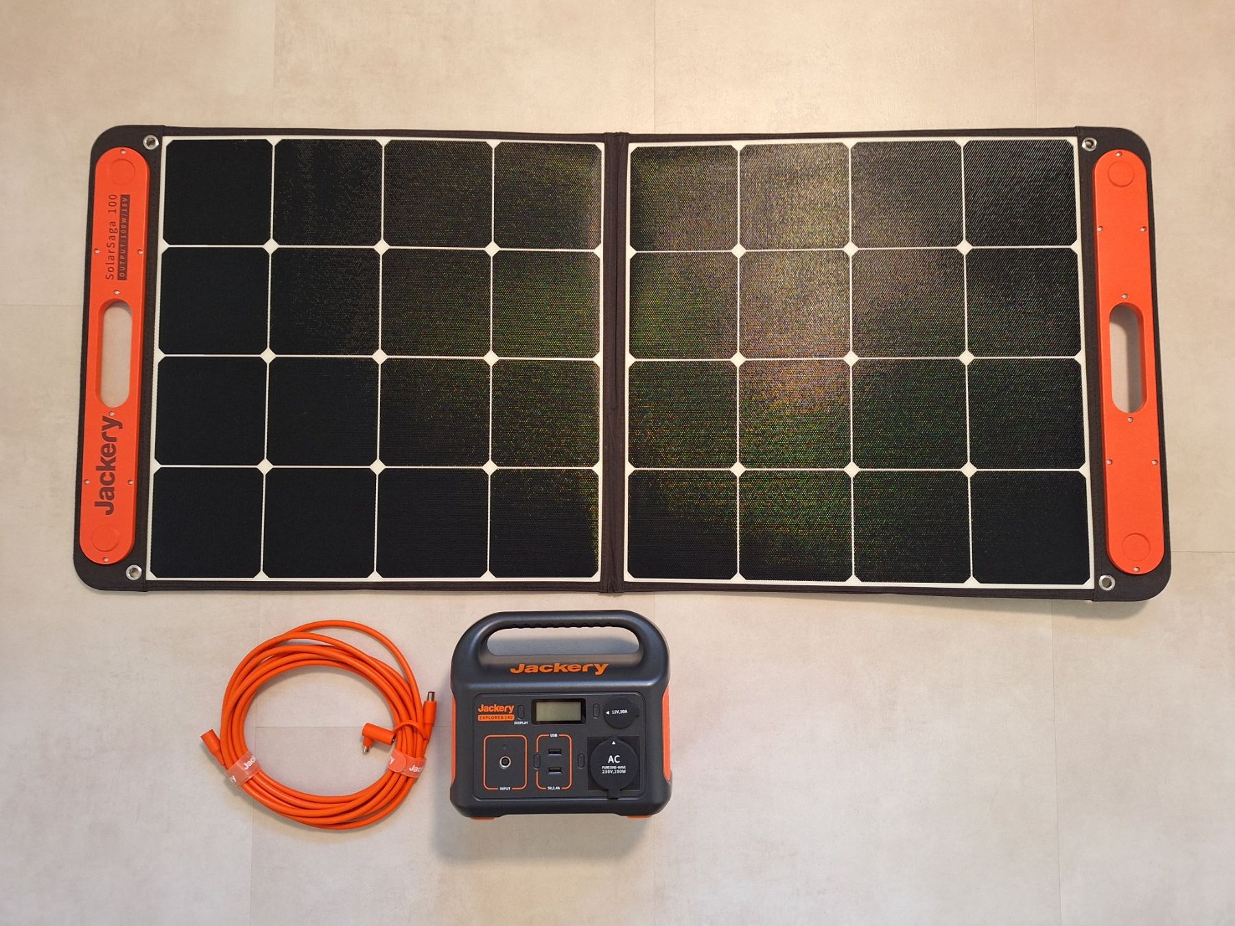 Jackery Dispositivi a energia solare: Jackery Explorer 240 mit Solarpanel – Usato da Beromünster venduto da WL-201
