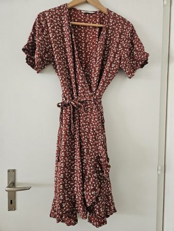 Wickelkleid mit Blümchen