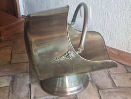 Porte bûches ancien en laiton, très bon état et de qualité.