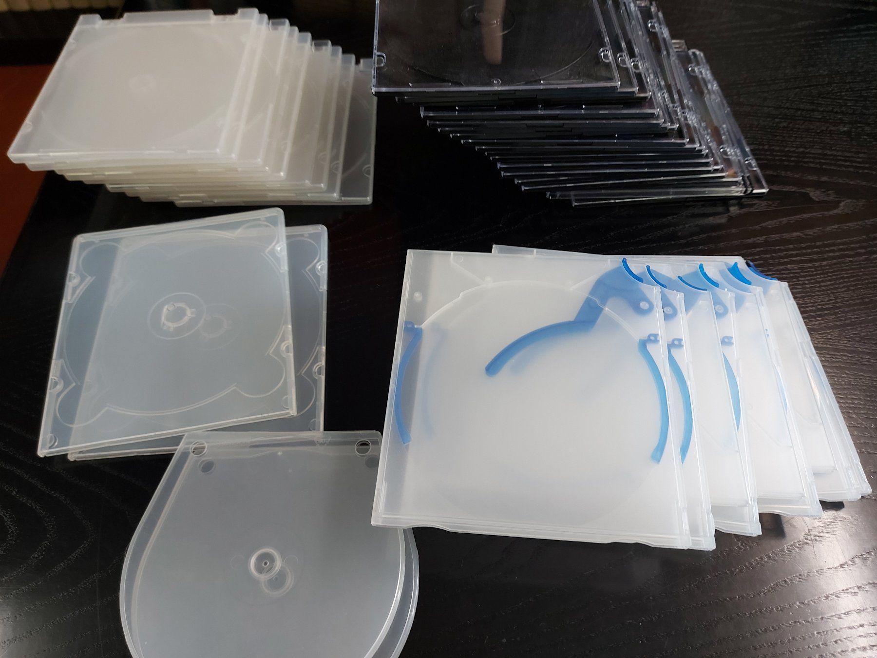 Contenitori & Simili: Leere CD oder DVD Hüllen ca. 35 Stück, verschiedene Arten – Usato da Schwyz venduto da Laeufer3 2
