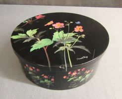 schöne Blechdose mit Anemonen - Motiv von Mads Stage