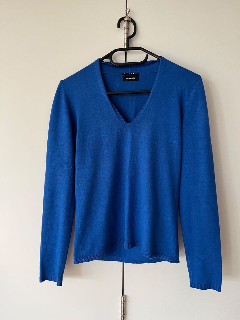 Sisley Pullover & Sweatshirts: Sisley Pullover blau V-Neck Viskose – Gebraucht aus Gümligen von blackberrys