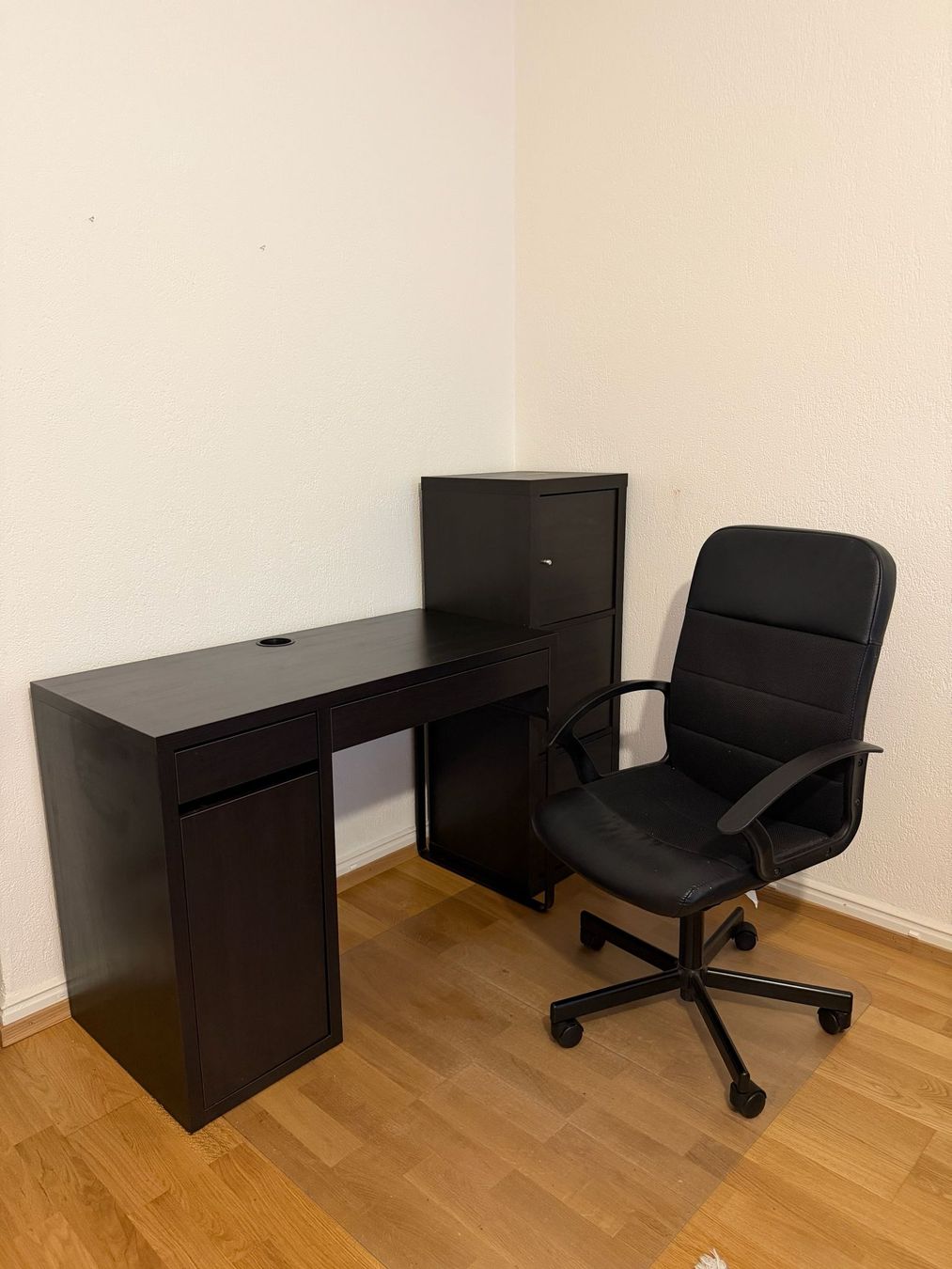 Schreibtische: Schreibtisch mit Stuhl und Komode – Gebraucht aus Zürich von vej_48 3