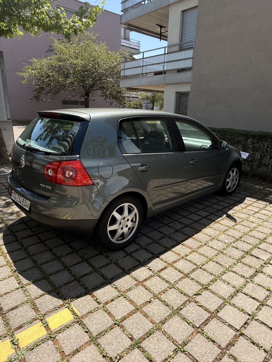 VW Autos: VW Golf 2.0 TDI grau ab Platz – Gebraucht aus Frauenfeld von awebtool