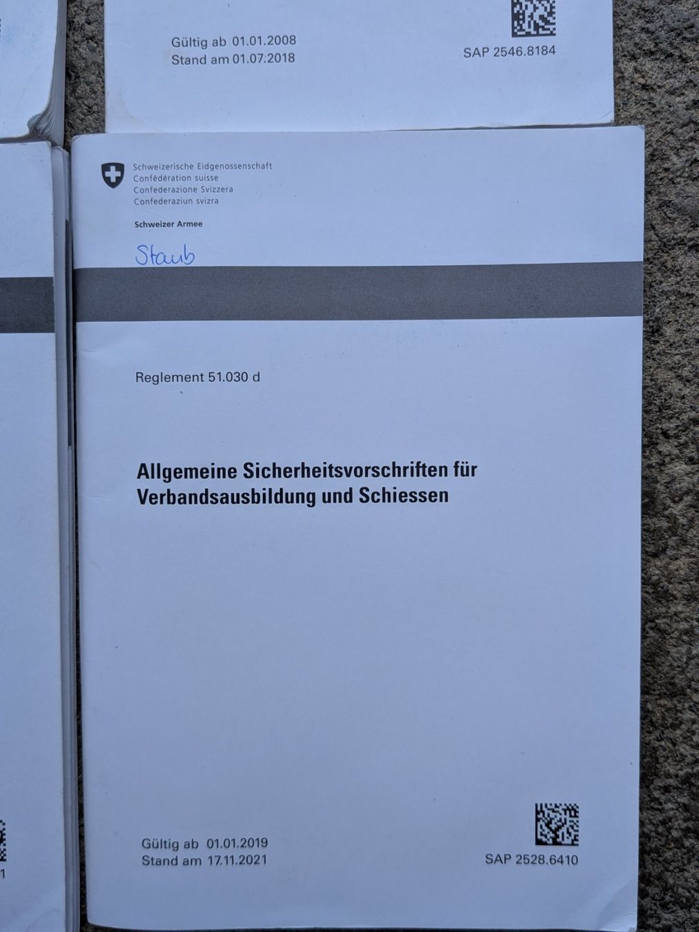 Schweizer Armee Armi bianche: Schweizer Armee - 4 Reglemente Stgw 90 / Schiessen etc. – Usato da Oberhof venduto da Joeggu1 4