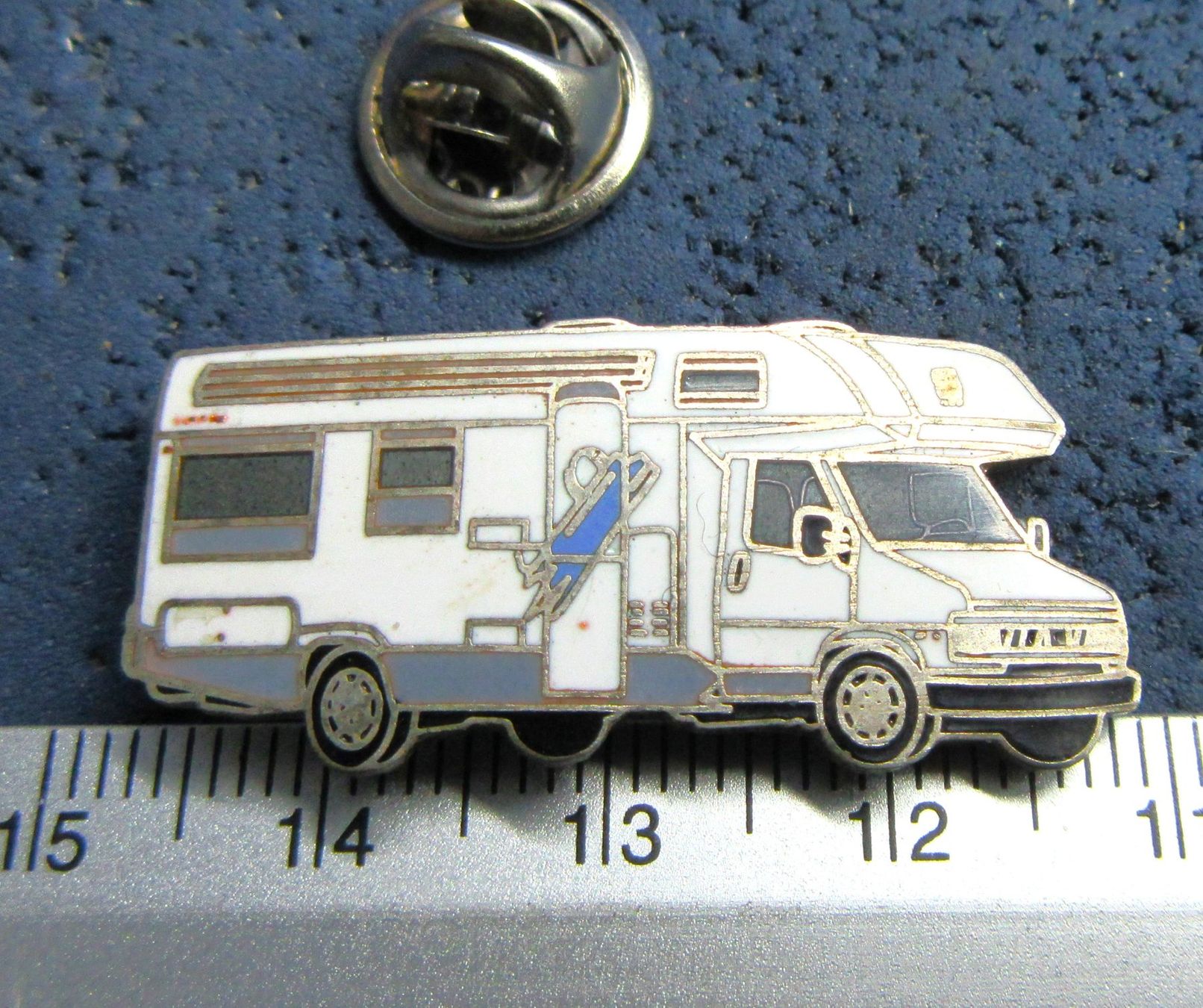 Placchette & Badge: WOHNMOBILE AUTO PIN ENAMEL – Usato da Ettingen venduto da Hausi4711