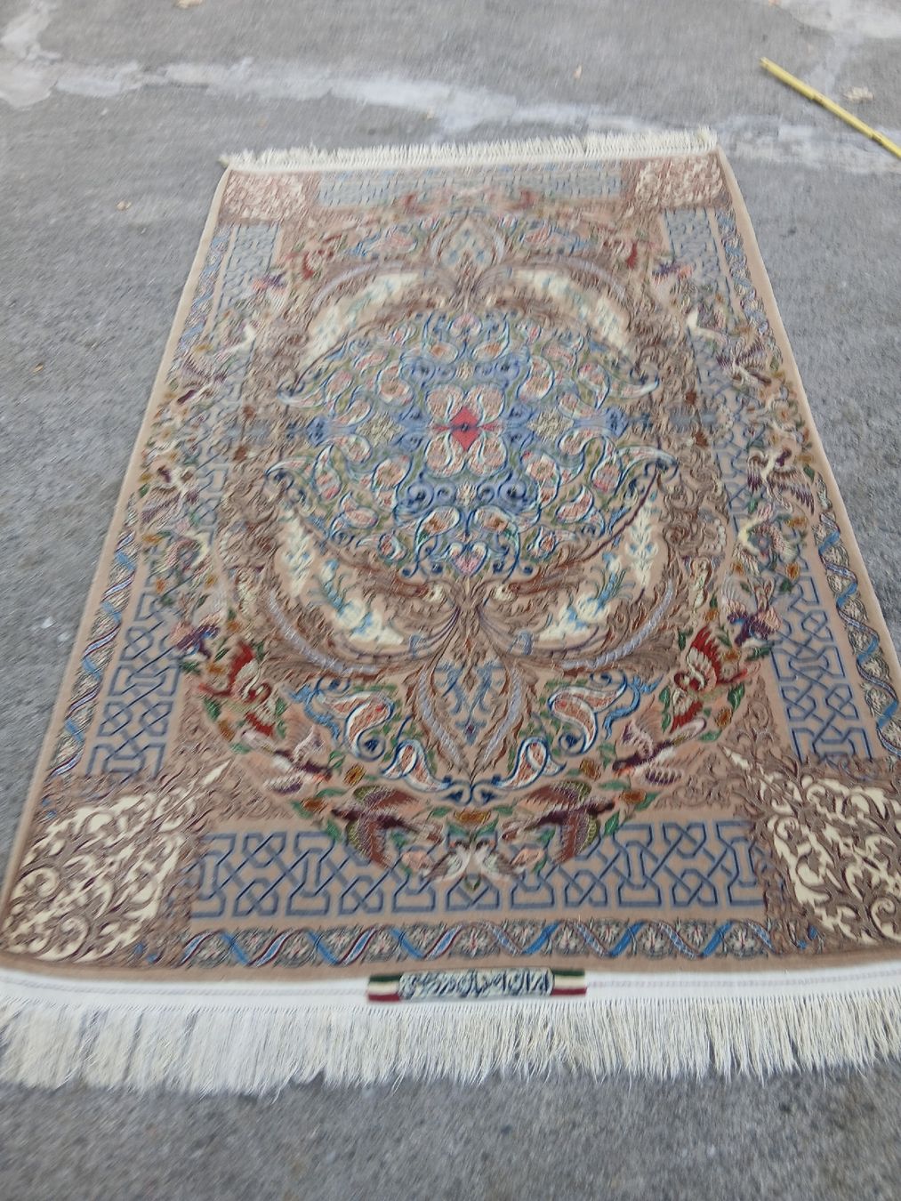 Tapis: Orientteppich Iran ? Seide ? – D'occasion à Münchenstein par Sozial_Labor_Brocki