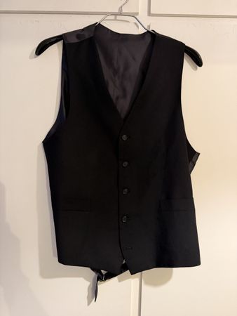 Gilet nero elegante, taglia M, ottimo stato, perfetto per l'