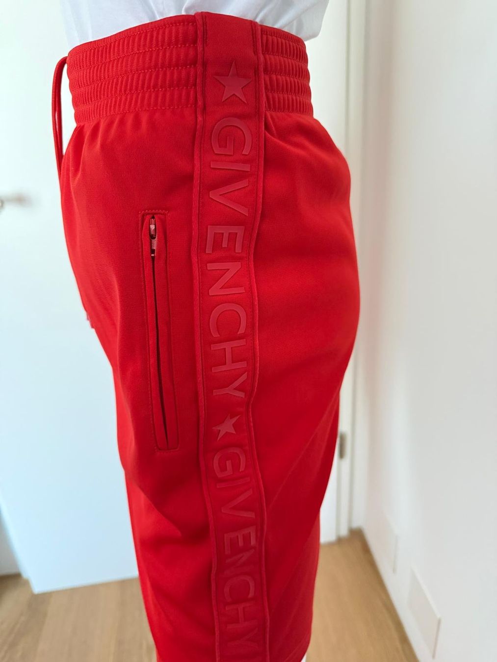 Givenchy Jupes: Givenchy Rock Rot, neuwertig – Neuf (Voir description) à Oberarth par SSS. 3
