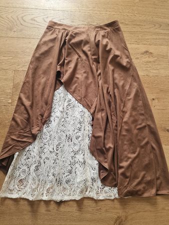 Wunderschöner Rock mit Spitze, Sommer Look, Grösse XL