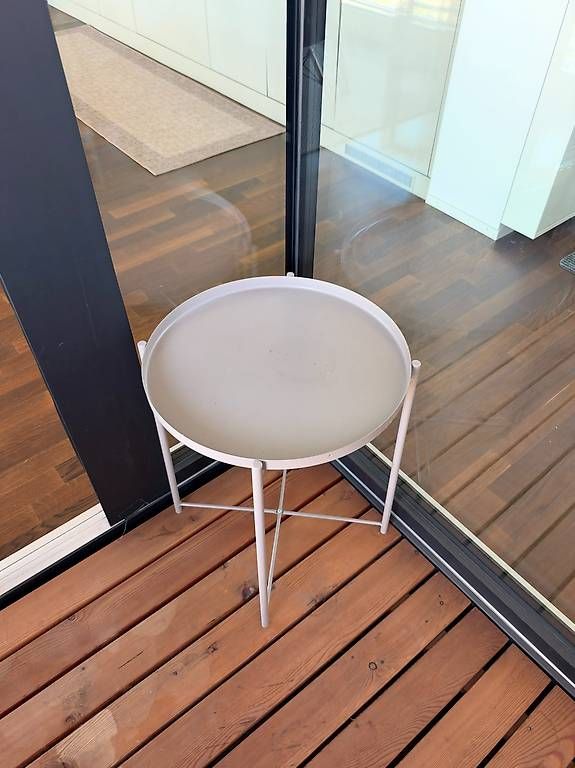 Tische: IKEA GLADOM Tabletttisch in Beige/Grau – Gebraucht aus Glattpark(Opfikon) von mau5hax