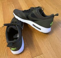 Nike Sneaker 'Air Max Tavas' mit Logo-Prints in olivgrün