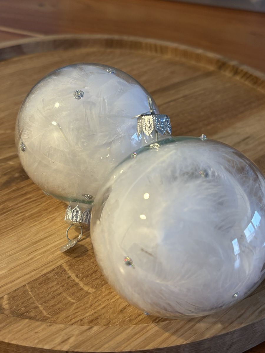Globus Tutte le decorazioni: Christbaumkugeln mit Federn – Nuovo (secondo la descrizione) da Meilen venduto da Harley.