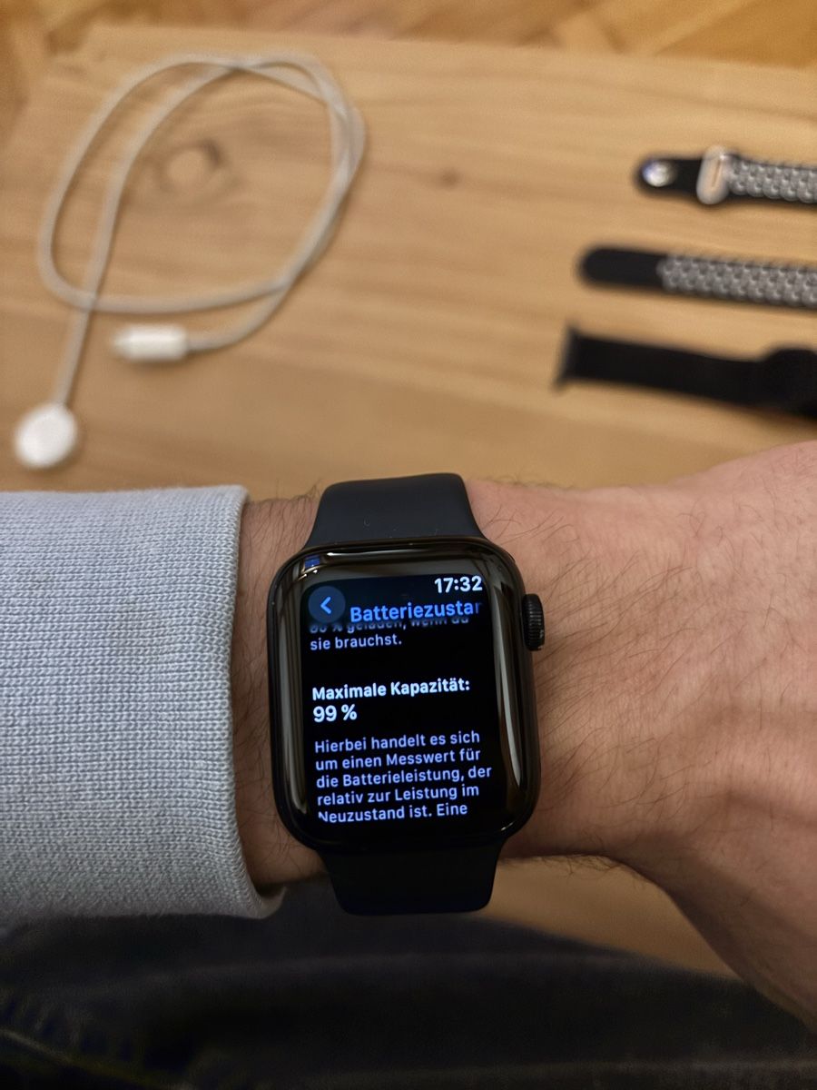 Apple Smartwatch: Apple Watch SE (GPS) 2. Generation 32GB – D'occasion à Schneisingen par mar_yy2t 4