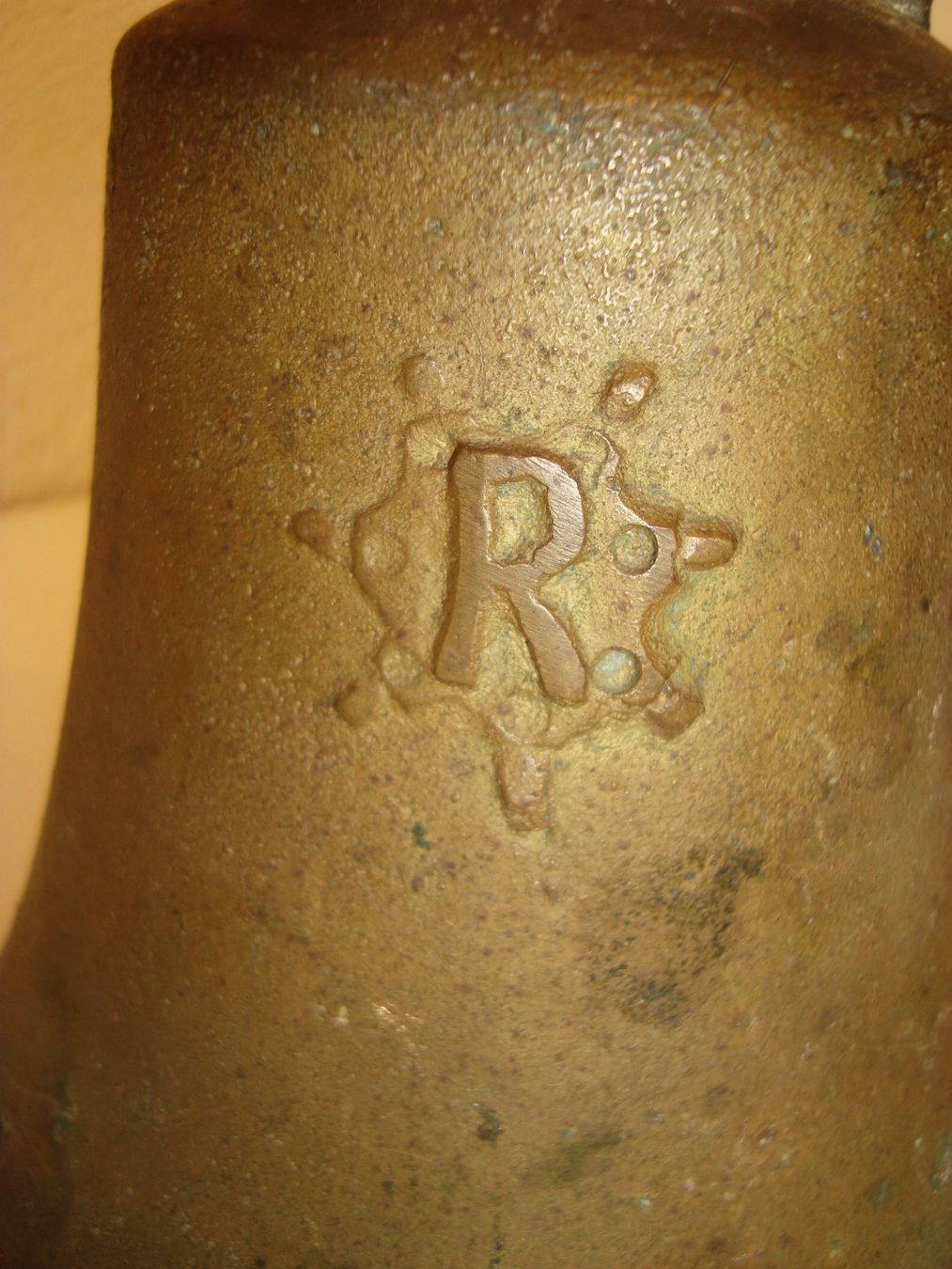 Campanacci mucche: antike Bronze - Messing Glocke " R " – Usato da Oberdorf NW venduto da Lufao 1