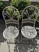 Schöne weisse Gartenstühle aus Metall im Jugendstil (2 Stk)