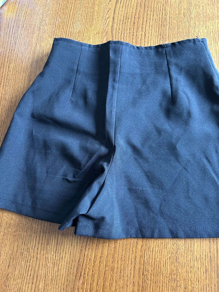 Pantaloni: Short dame – Nuovo (secondo la descrizione) da Montsevelier venduto da Batson 1
