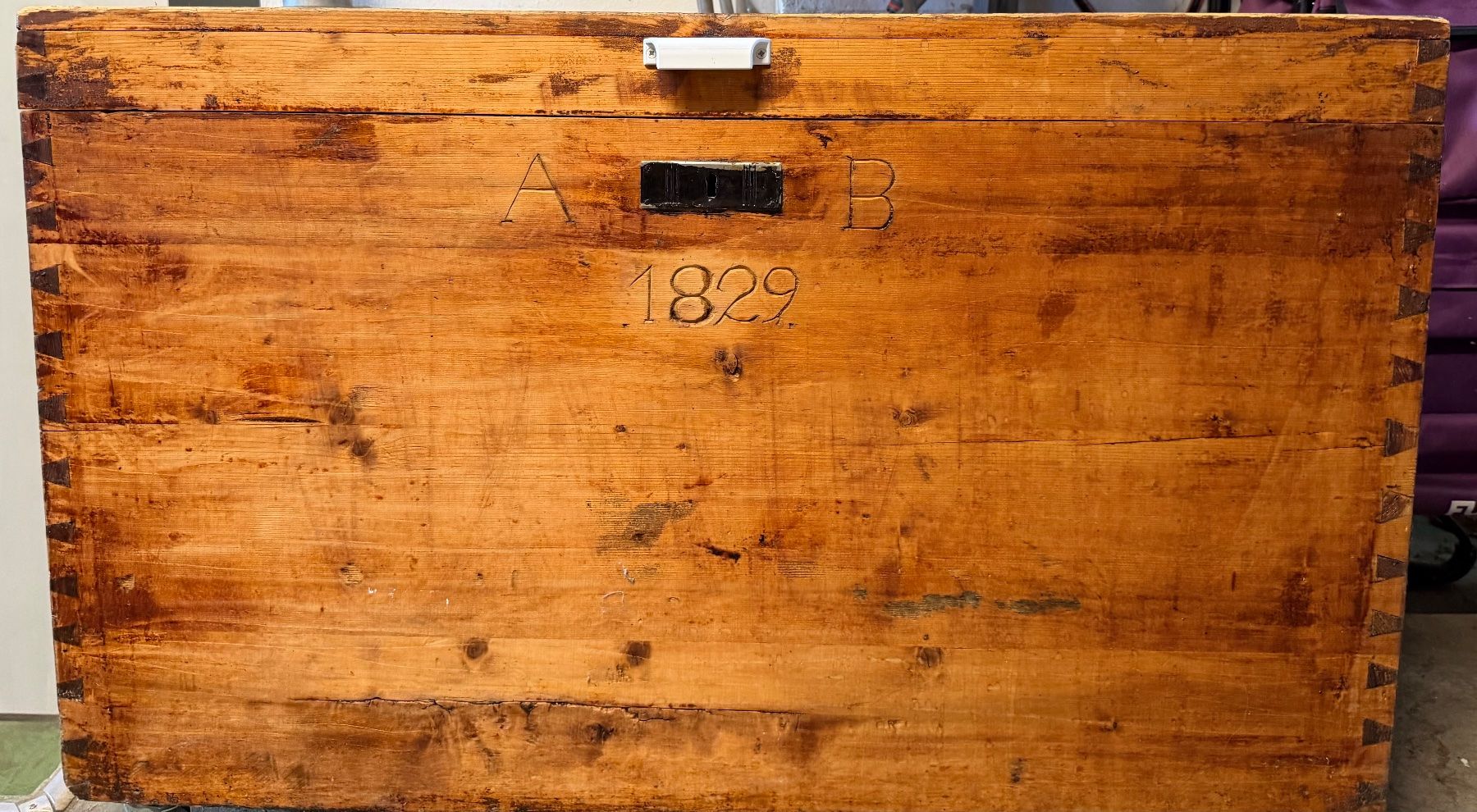 Cassapanche: Antike Holztruhe von 1829 – Usato da Lengnau BE venduto da AndyFritz1