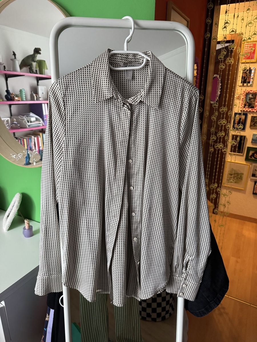 H&M Camicette: Satin Bluse H&M Gr S – Nuovo (secondo la descrizione) da Buochs venduto da nik_r7gm