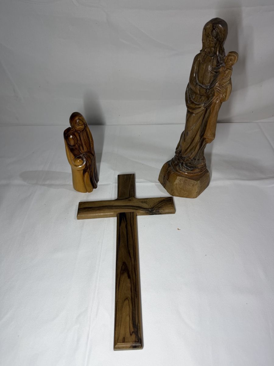 Statuette: Div. Holzhandarbeit – Usato da Basel venduto da Hariva