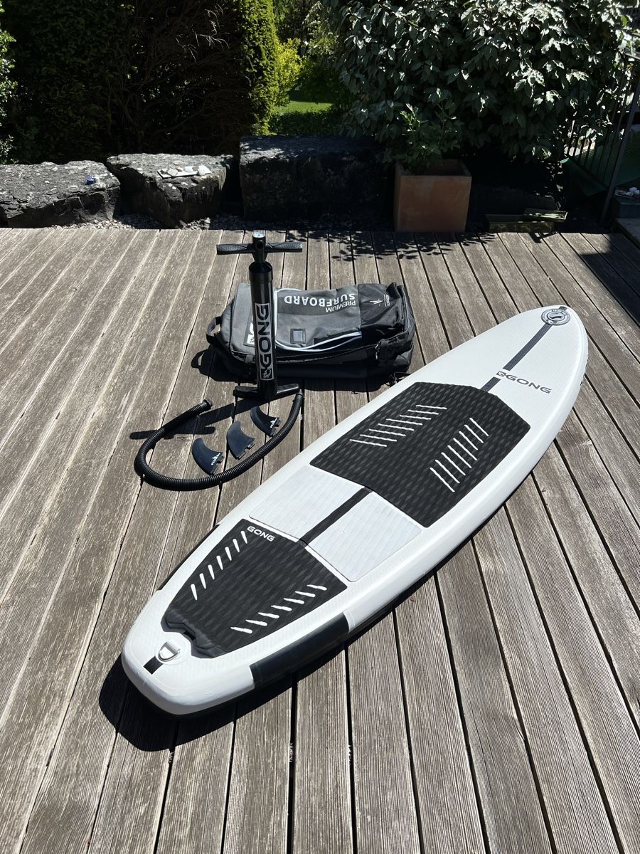 Gong Tavole da surf e di nuoto: Surf Gong 7’ gonflable – Usato da Murten venduto da Alexandre.