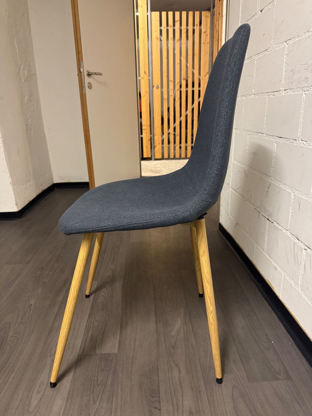 Stühle: Two Dining Chairs: Dark Grey Fabric & Oak-Look Legs x2 – Gebraucht aus Zürich von let_l7hl 2