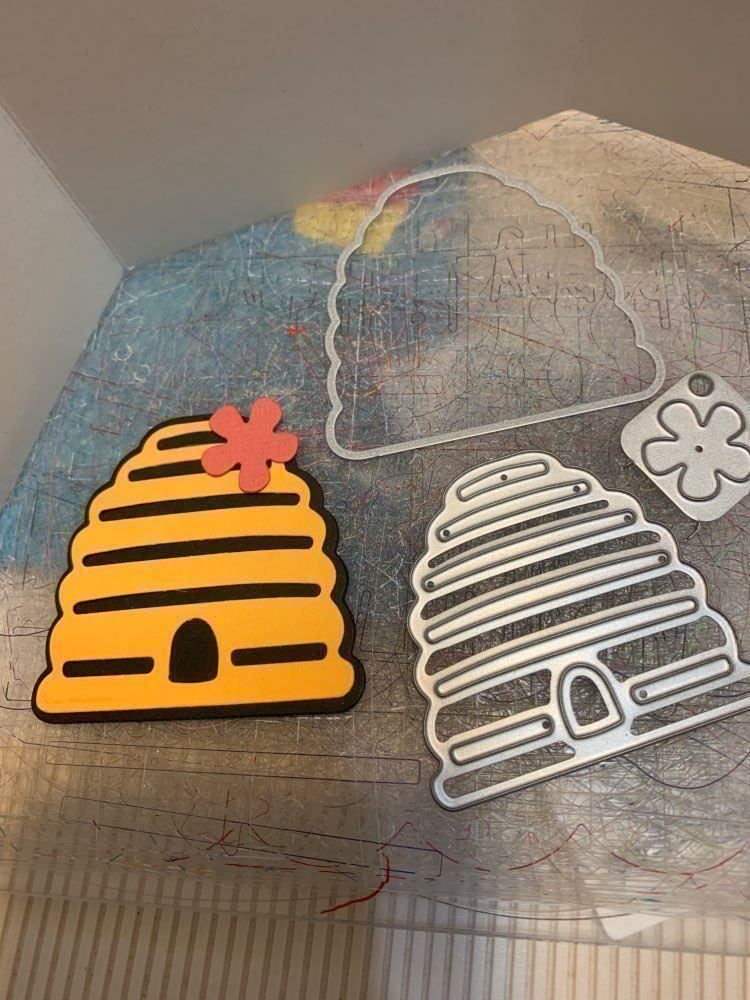 Schablonen: BIENENHAUS STANZSCHABLONE – Neu und originalverpackt aus Affoltern am Albis von scrapbooking 8